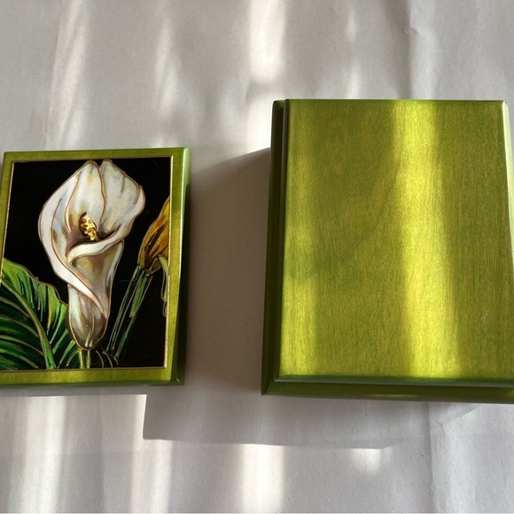 Gorgeous Hand Painted Calla Lily Green Wooden Trinket Box EUC - Picture 7 of 13